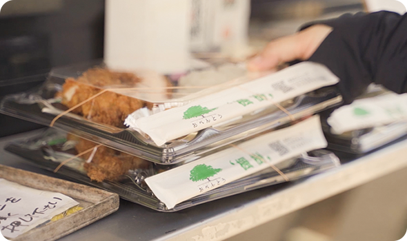 弁当の製造中の写真